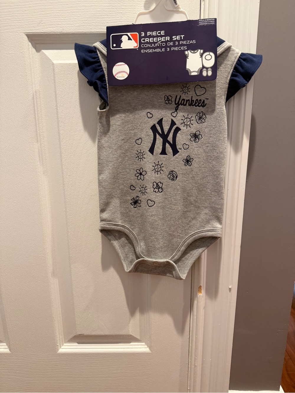 New York Yankees Baby Girls Gray & Navy Bodysuit